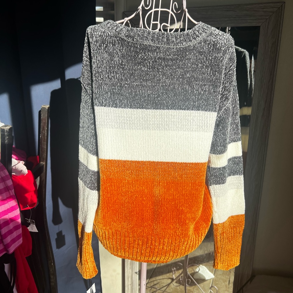 Sweater - Picture 3 of 3